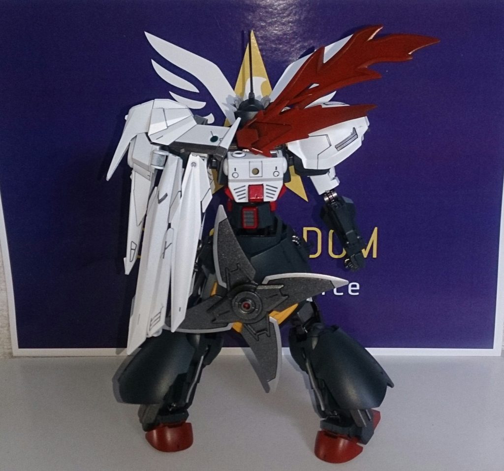 バックショット
腰には手裏剣をマウントできるようにしてます。マフラーはボールジョイントで可動化して、零丸のクナイのエフェクトを付けて大きめにしてます。