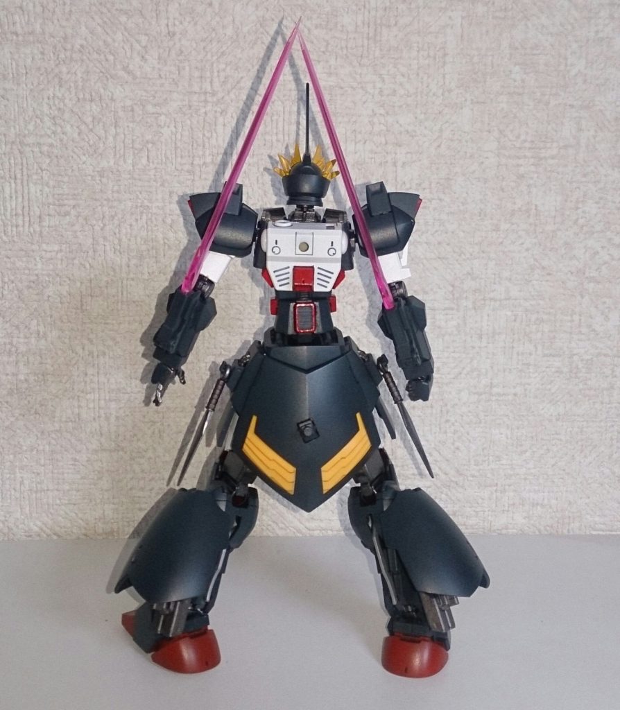 バックショット
ガンダムシュピーゲルをモチーフとしてます(^^)バックパックを白、バーニアを赤で塗装し、本家に寄せてます。