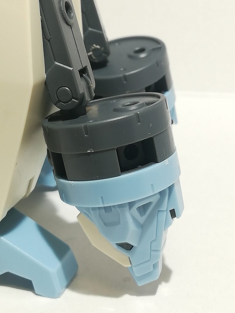 足にはジャンクパーツと、プトレマイオスアームズの機首の部品を使いました!!