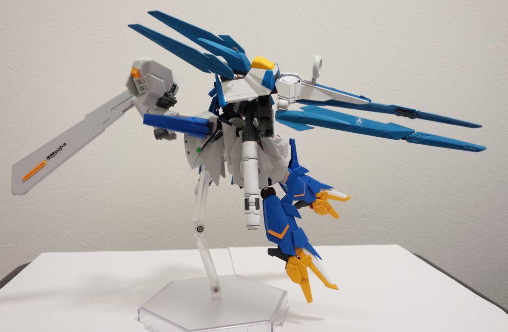 ノーネイムライフル展開
横から見たらもう鳥ですねこれ。ウサギとは何だったのか。
なお、「TR-6に無線ビット系装備はいらない」というこだわりがあるのでこの機体は設定上ドラグーンは使えません。