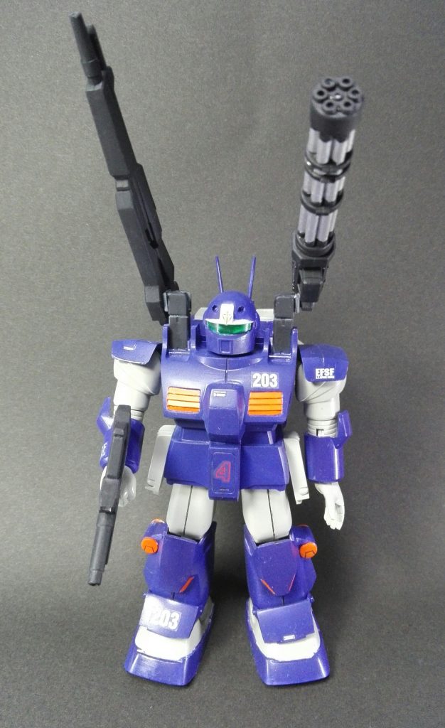 右肩のキャノンはすーぱーふみな、左肩はHGキットを買うと貰える武器パーツだったと思います。