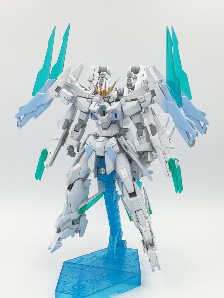 あらゆる状況に対応出来る機体を目指した結果大型化。その為ジェネレータの大型化や各部にコンデンサを追加。機動力の向上や火力強化など通常のマグナムを大幅に上回る性能を持っている設定です。