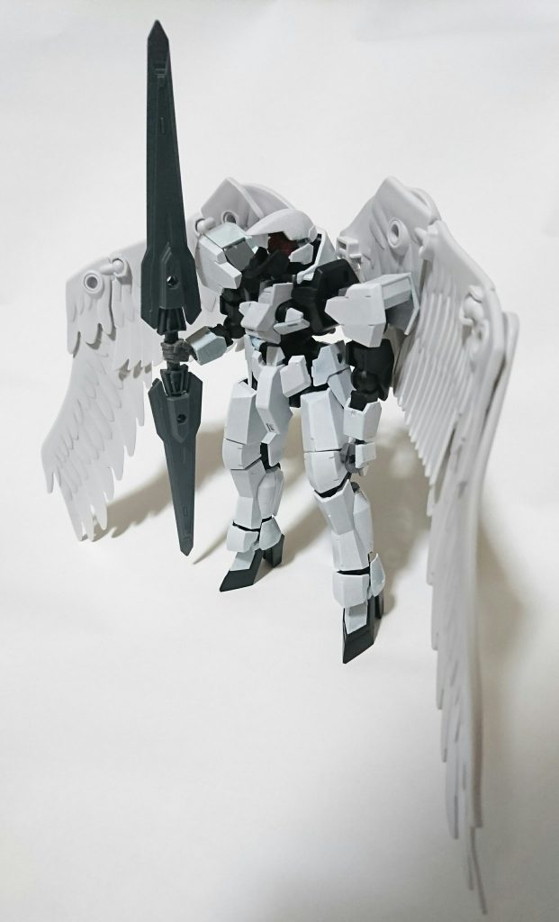 純白で謎めいたグレイズとなっています。