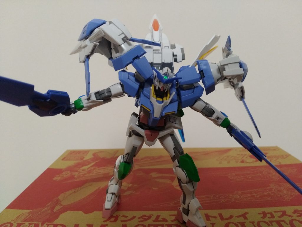 剣は、アメイジングブースターの大きい方の剣と、アメイジングGNブレイドの剣以外のところを引っつけたものです。