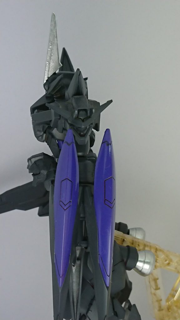 左側画
聖獣の特徴であるガンダムフェイスが左肩部分に一つ。
ラファエルを使いました。