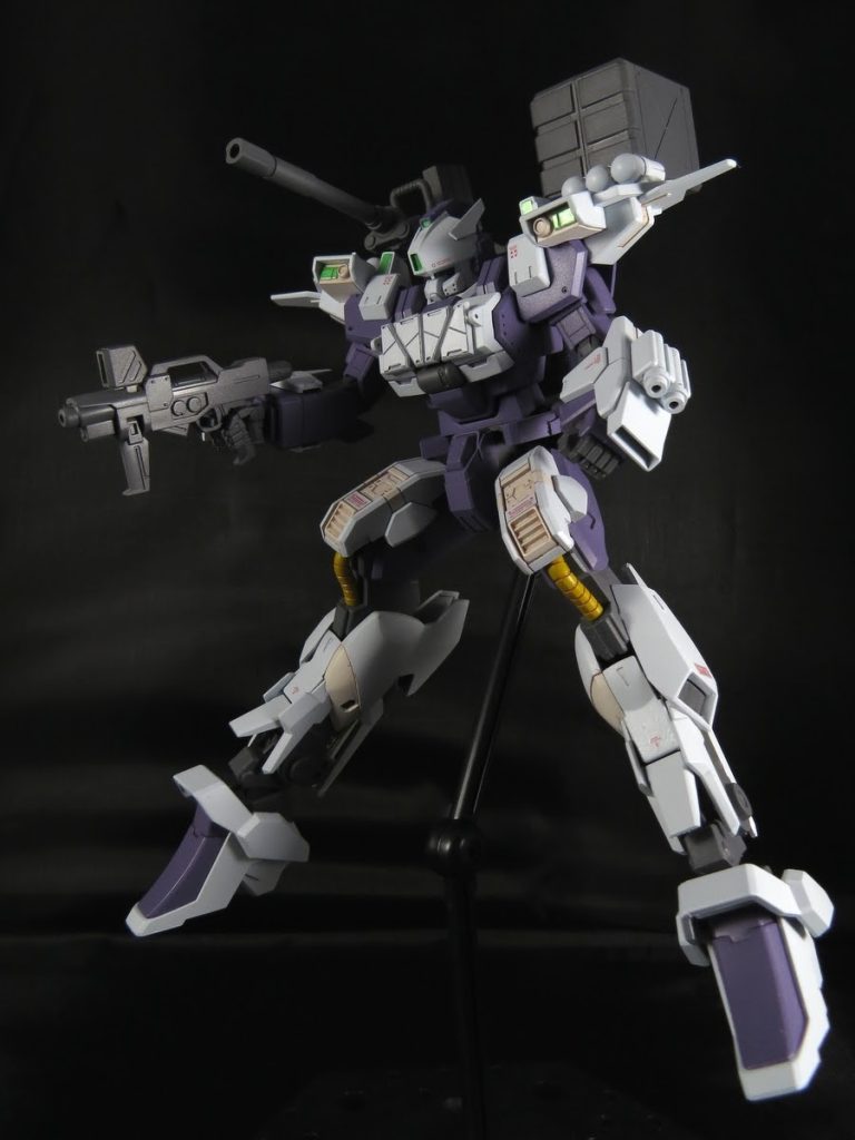 機体のコンセプトは重力下での強襲制圧機。独自形状の脚部で跳躍力を高め、トリッキーな動きで相手の頭上を取った上で高精度・高火力で封殺する。重力下では正に切り札的な活躍をするが、宇宙では特性を生かし切れずババになる極端な機体という設定です。