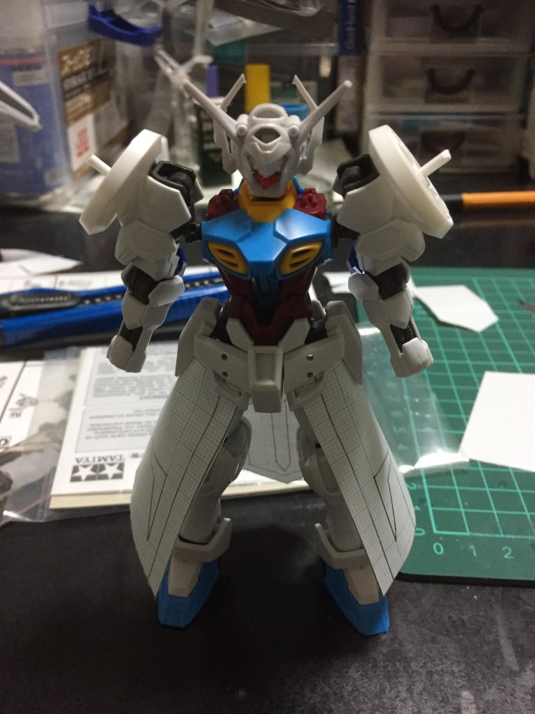 塗装前に一枚パシャリ。
腰マントは方眼紙で型紙作って、プラペーパーで作成。ワリとしなやかでびっくりした。