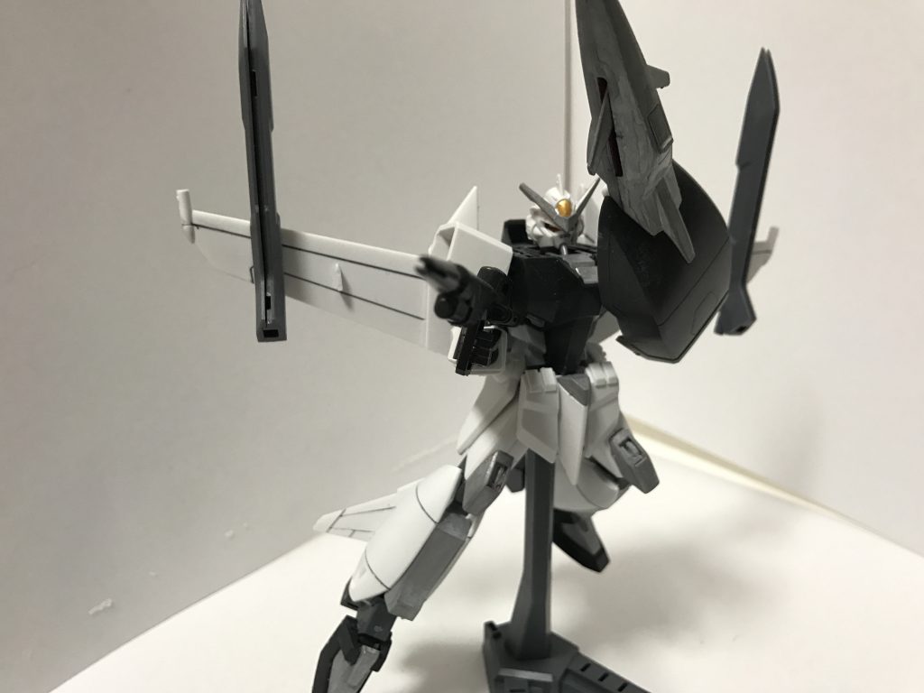 【ビームライフル「イカズチ」】
こちらはムラサメも同型のビームライフル。
遠距離武装としては背面にあるビーム砲もある。