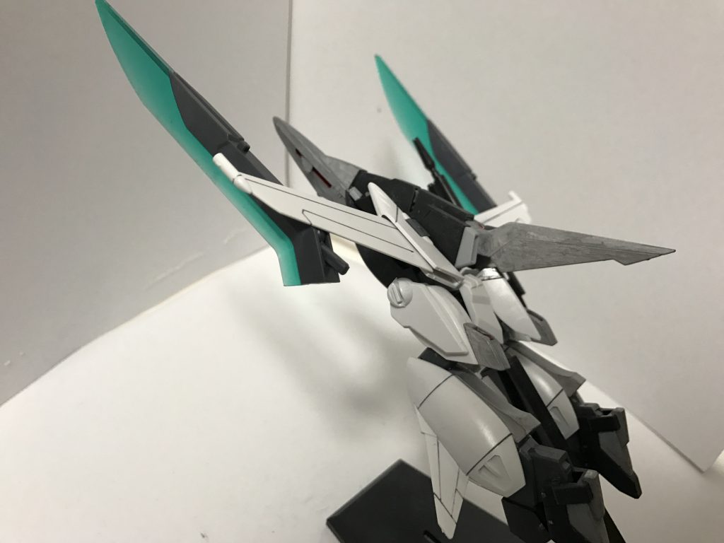 【突貫形態】
両翼に装備した斬刃刀を展開。
その後、敵機に対してこの状態で文字通り突貫する。