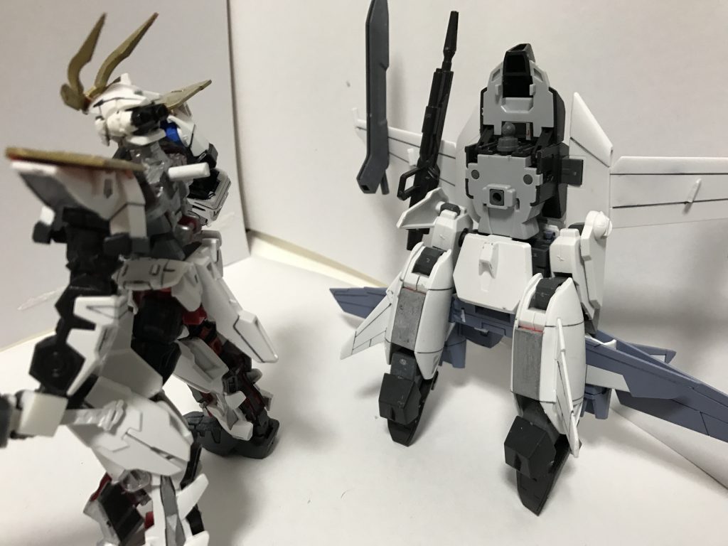 【ドッキング調整中】
アストレイムサシから出たドッキングパーツとムラマサのドッキング部を合わせ、合体する。