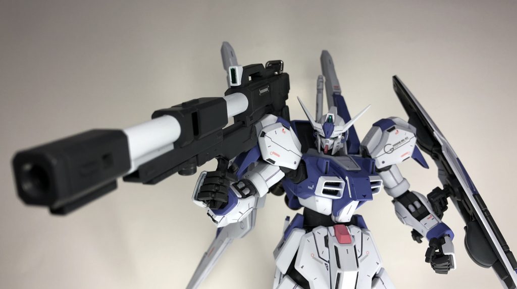 ハンドパーツはMGジェスタのものに変更。フル可動のため武装が持たせやすいし表情がつけやすいので個人的には好きなパーツです。