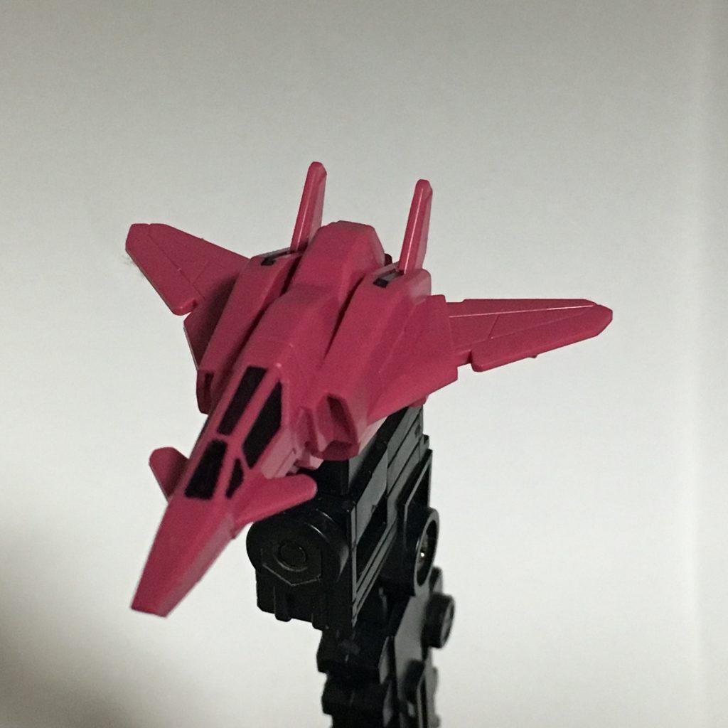 コアスプレンダー。インパルスシリーズの中核を成す独立型コックピット。戦闘力こそ高くないものの、パイロットの生存率の向上に寄与している。かつての大戦において有能なパイロットを損失したことから導入された機構で、射出座席の延長線上にある装備と言える。従来型の脱出カプセルでは生還率の向上が見込めなかった事から戦闘機としての能力が付加されている。