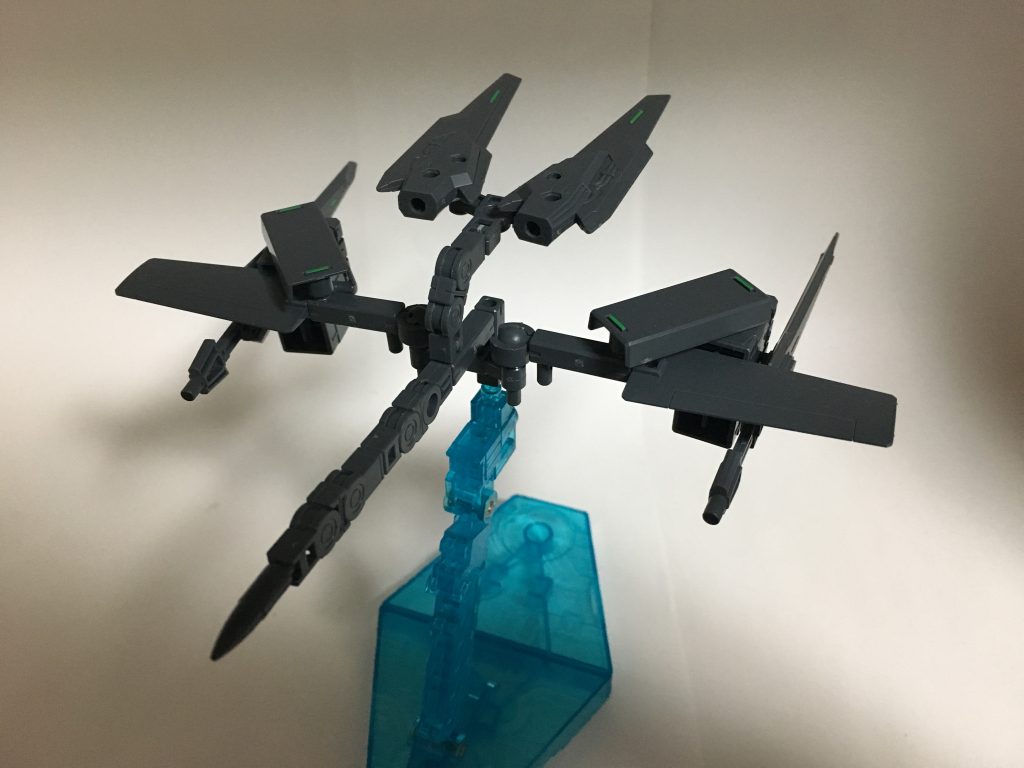 ドラグーンブースター、背面。合体した機体から分離することで、無人での索敵や強襲などといったサポートを行う。