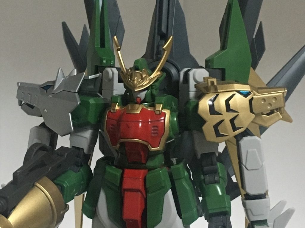 ショルダータックル。両肩に設けられたガンダニュウム合金製の増加装甲。攻撃範囲こそ狭いものの、それゆえにランスでは対処しきれないゼロ距離の相手にも体当たり攻撃を行うことができる。ちなみに、GBN内のイベントであるタイガーウルフ道場の景品でもある。