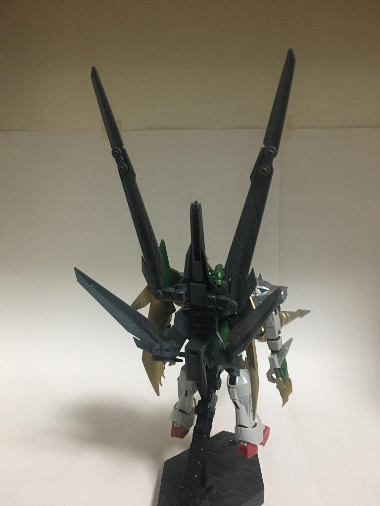 アームドアーマーTA、ゼノコネクトモード、背面。ナイトロシステムとは本機を扱うファイターの能力を強制的に引き上げる仕組みである。しかし、さすがに劇中の通りに使い手を強化人間に変えてしまうという現実離れしたものではなく、フィールドの空間解析情報を使い手に反映して反応時間の短縮を促す擬似的な機能にとどまっている。