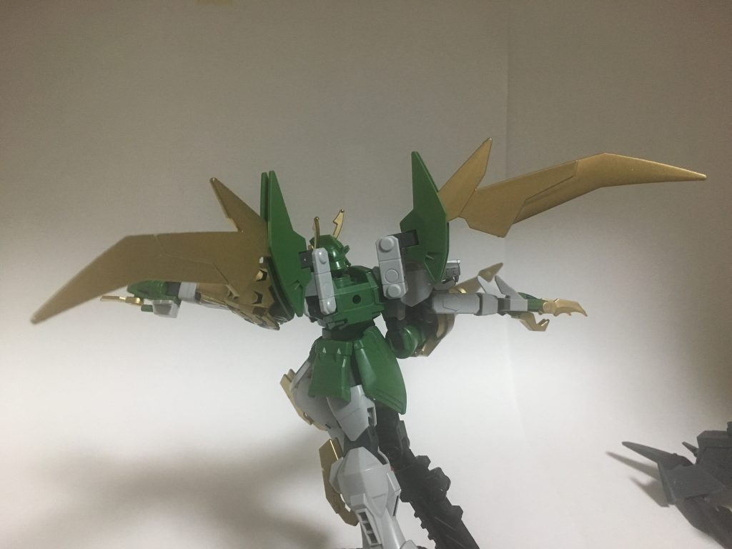 ウイングユニット。このユニットは単純に揚力を発生させるのみならず、翼を可動、変化させることで機体の空力特性を適宜変化させ、失速から極超音速飛行までに至るあらゆる速度域に対応することができる。宇宙空間においても、質量移動(AMBAC)や内蔵されたバーニアスラスターを併用した高い姿勢制御能力を発揮する。