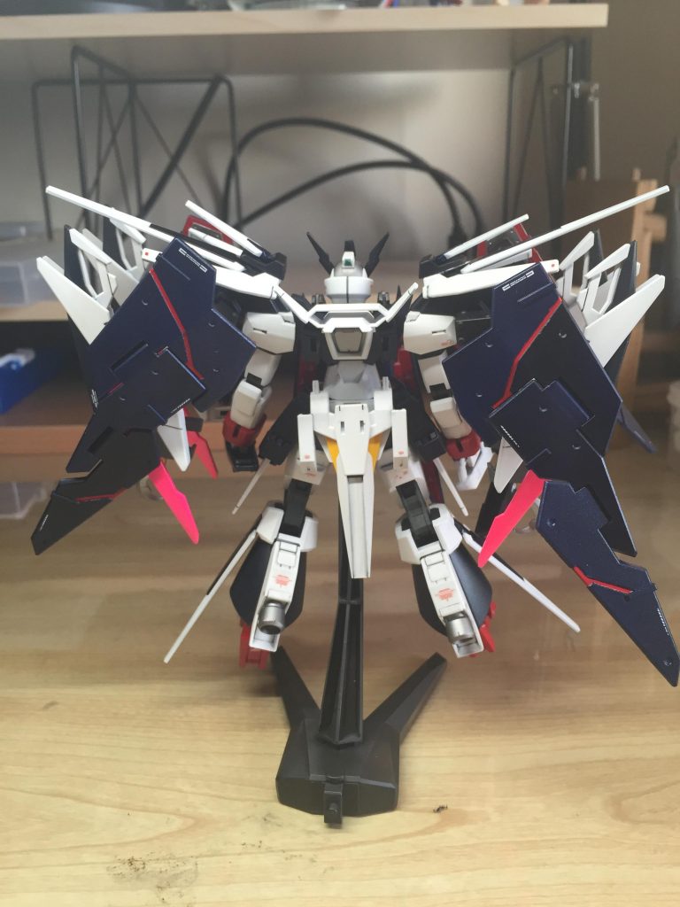 フルクロスは贅沢にGNフルシールドを2セット使用。
武器もマグナムとFXのファンネルを搭載して火力を補えたらと考えました。