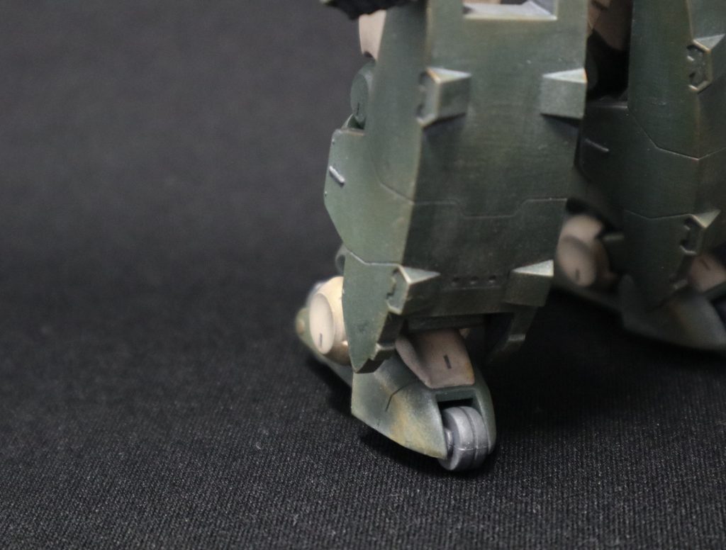 足元を強めに汚してみました。初汚し塗装、今までにない表情がでて楽しかった。フォースメンバーからいただいたアドバイスに本当に感謝。