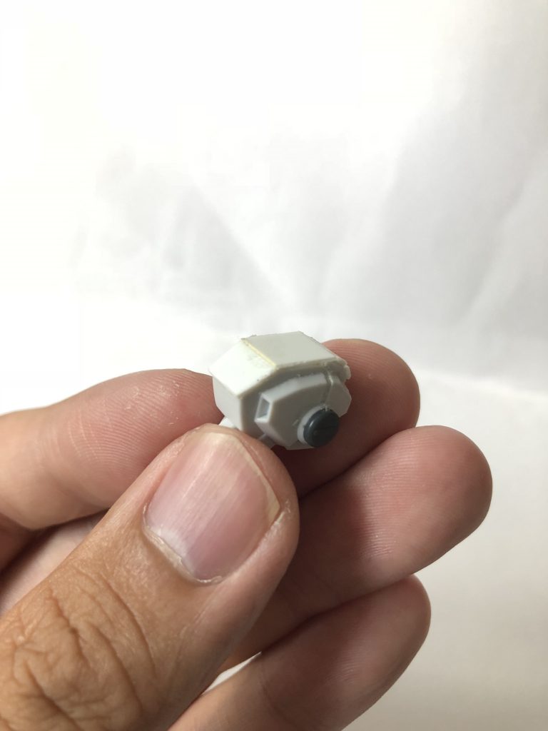 胴部はノーザンポッド部付属の物に
レンズ部分に0.5ミリプラ版を貼って面を強調
耳の部分にはコトブキヤのディティールアップパーツを張り付けてます