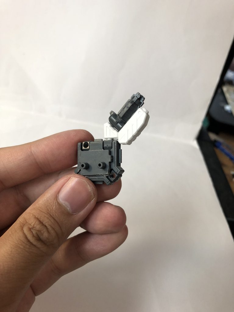 バックパックはガンダムエックスの物に
GM/GMのバックパックの接続側を張り付け
但し少しずらすとバルカンやサテライトキャノンの展開が不可能になるので
気を付けましょう