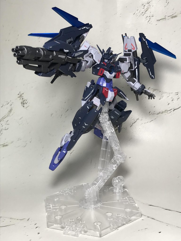 ドッズガトリング
ドッズライフルとスピニングブラスター組み合わせた主兵装。
出力調整により、戦闘から牽制、味方支援まで熟す。