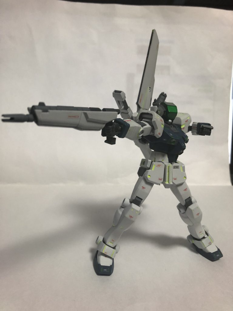 武装その1
シールドバスターライフル
ガンダムエックスのキットそのままだと持てないので
GM/GMのビームスプレーガンからグリップ部分を移植しています。