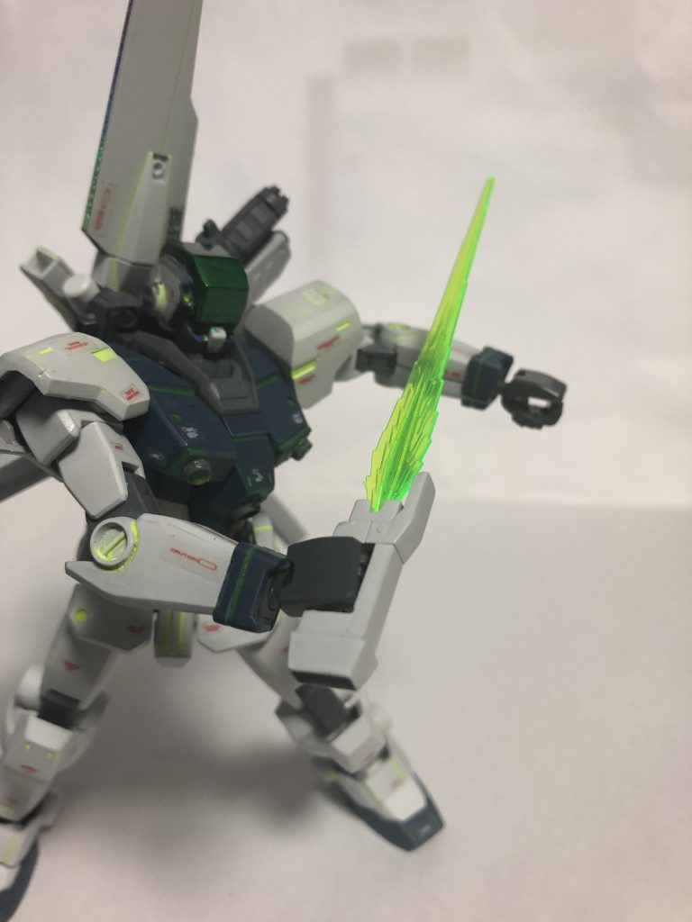 武装その2
大型ビームソード
大きな加工はぜずビーム刃も元キットのままです