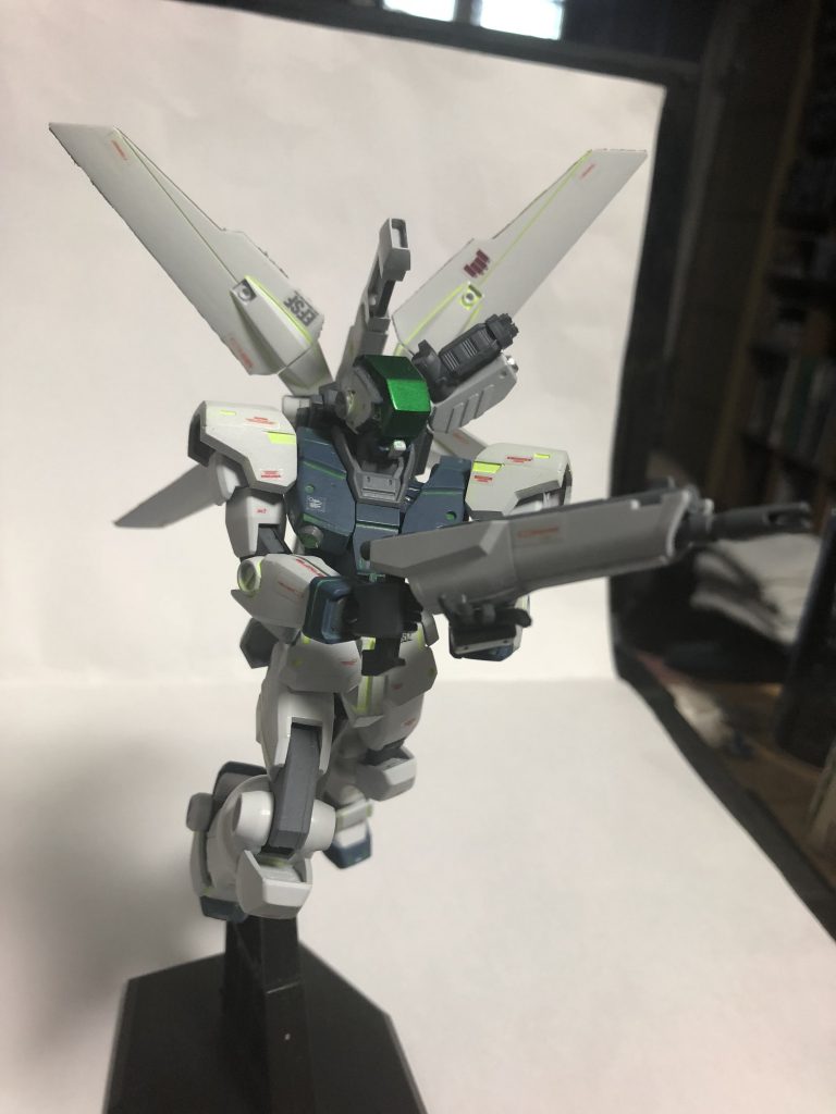 以下ブンドド
元キットのギミックを残しているのでホバリングモードもできます。
画像内の手首はビルドナックル角のMサイズを使っています