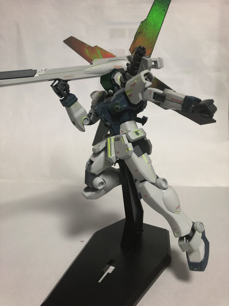 元が可動範囲の広いGM/GMなのである程度のアクションポーズは取れます