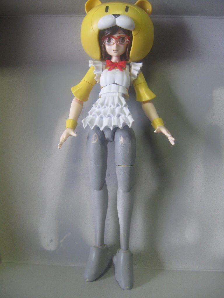 脚部の延長、つま先の形状変更、おパンツの形状変更後ソフト99のプラサフを吹いて傷&形状のチェックです。