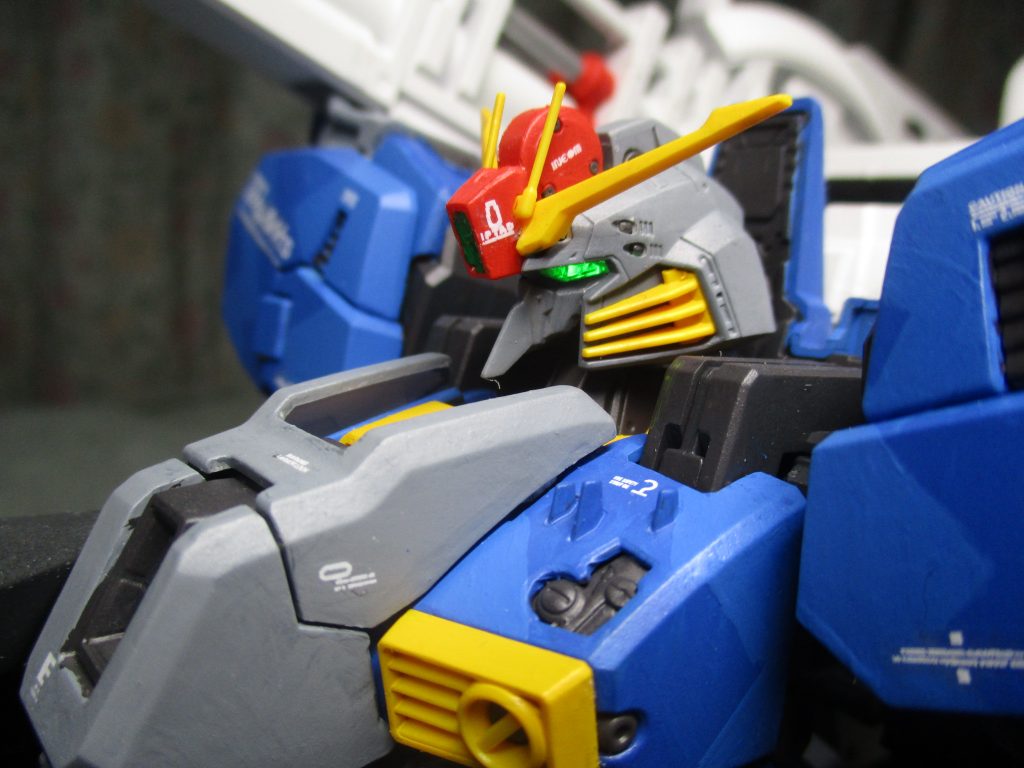 メインカメラはミライトを光源にして、光ファイバでカメラの裏に光を導いています。