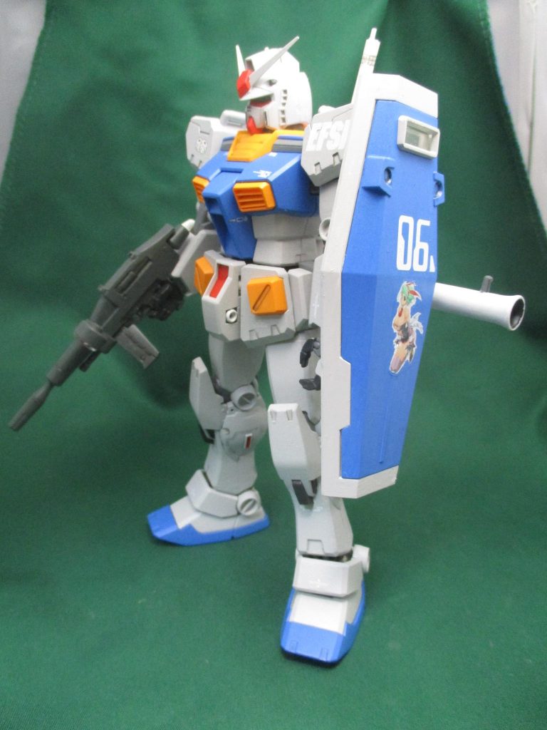 シールドとスリッパもブルーなのが特徴です。