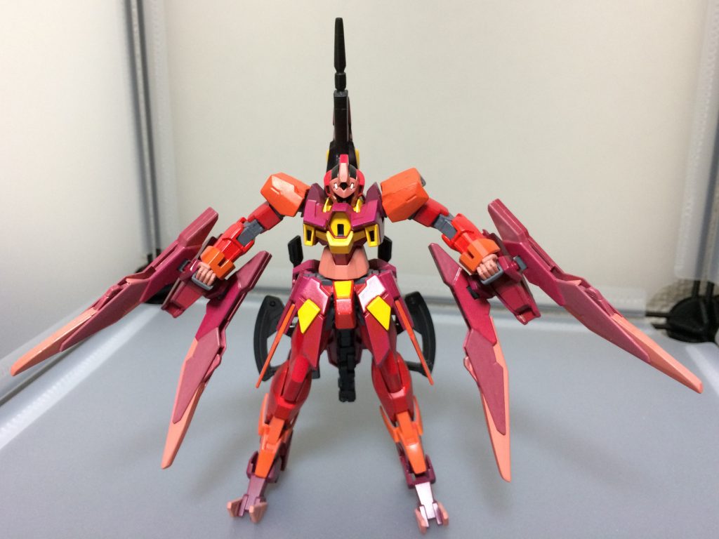 うわ!変形した!すげえ顔!
MS形態では爪が主な武器です。