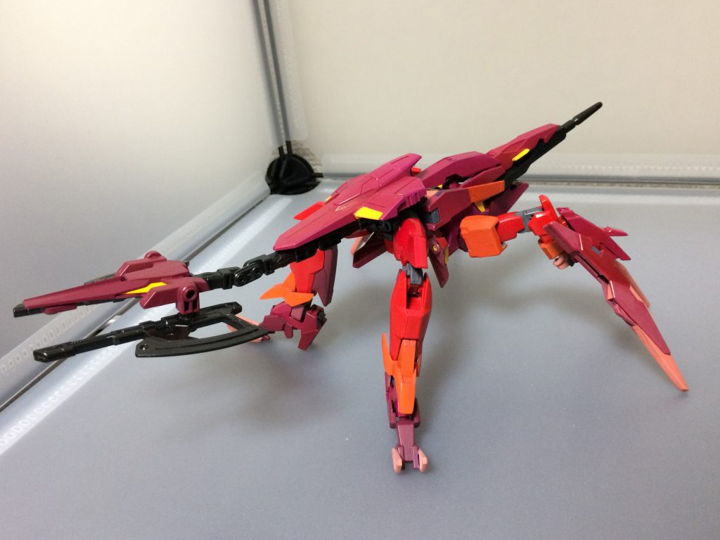 しっぽビーム砲は撃ちますが、斧部分で殴っても強いです。