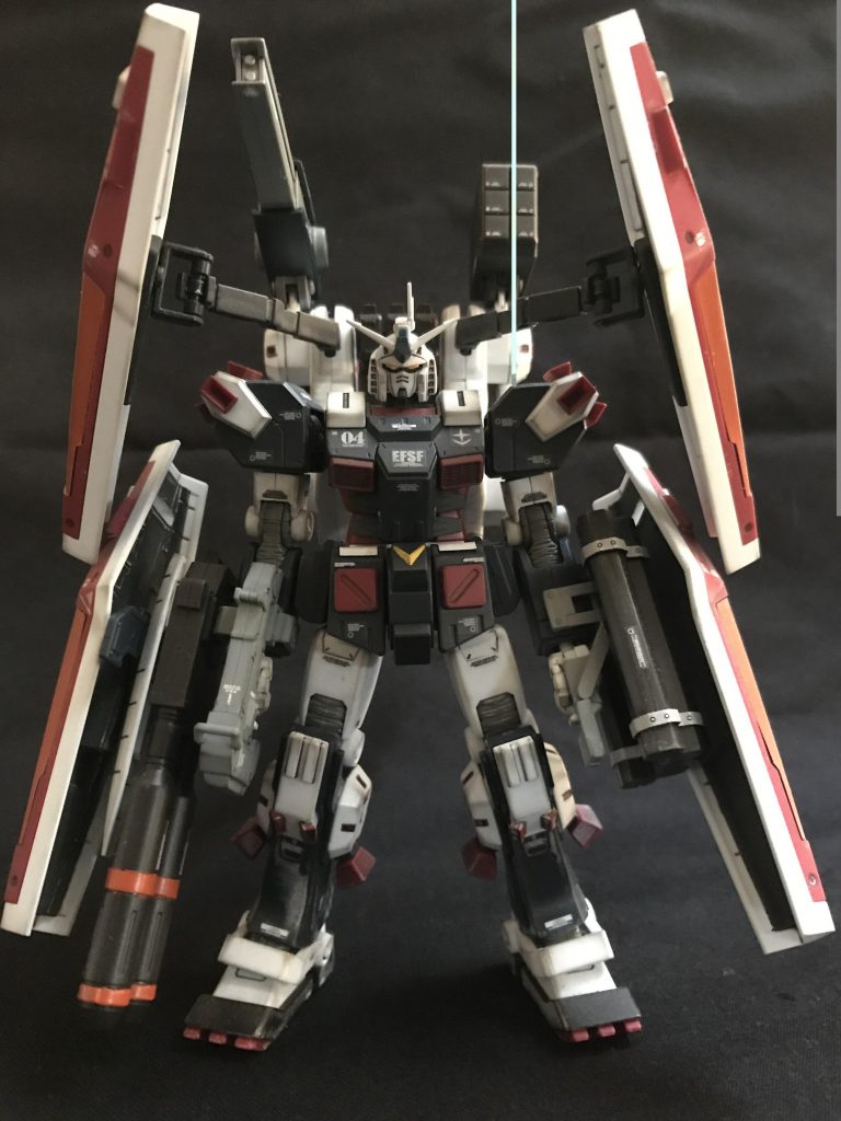 正面。
HGなのにパーツ多めでボリューム満点。