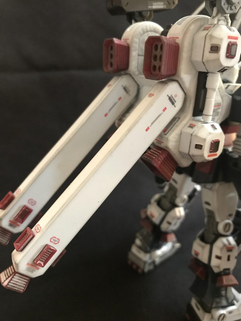 タンク周りにもデカール。