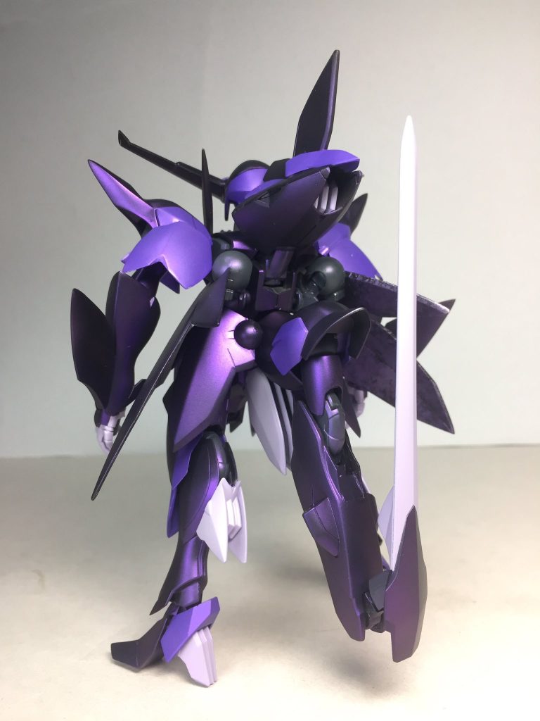 テールキャノンならぬテールソードが武器