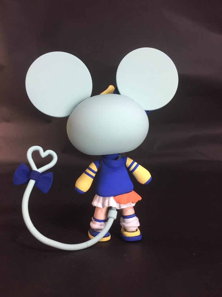 頭の被り物はにのちゃんのマスコット、チュッペがモデル