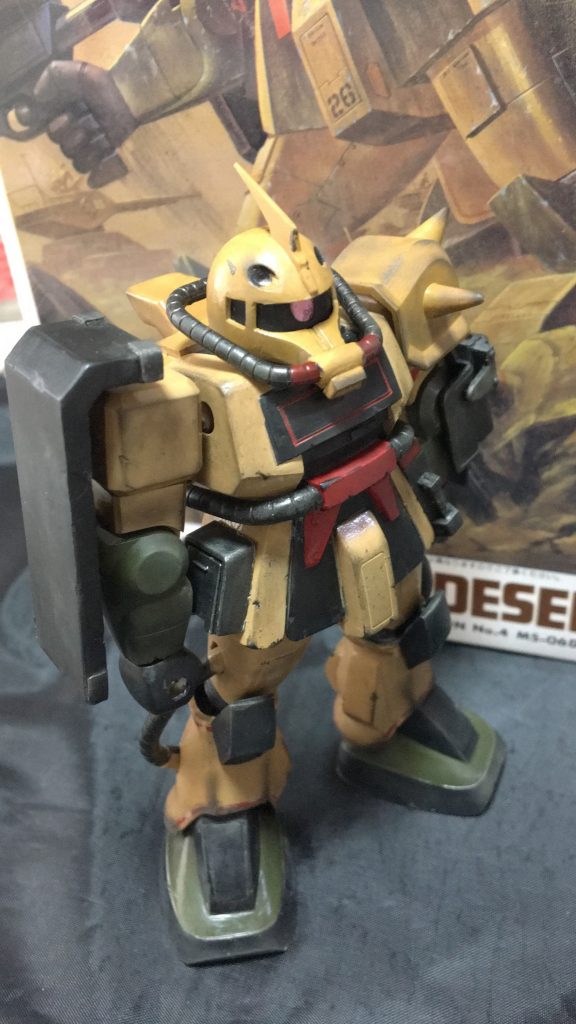 シールドの角に0.3mmのプラバンを付けて「頑丈にしてますー落ちても大丈夫ですー」的アピール。