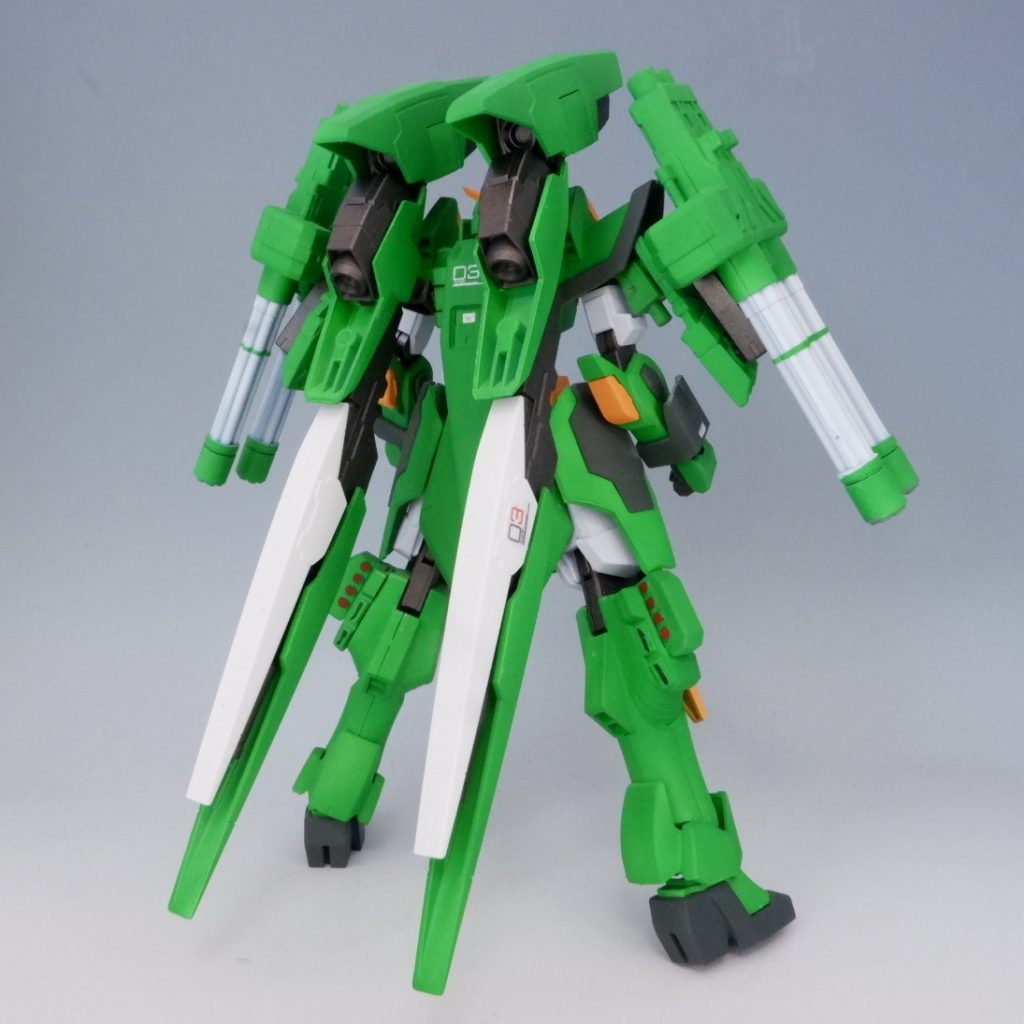 背面、A-Zガンダムの武装を少し調整して取り付けています。