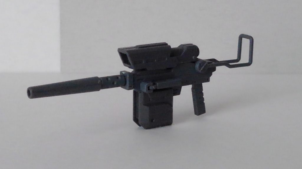 バレルを延長して大型スコープと銃剣取り付け用ラッチを追加