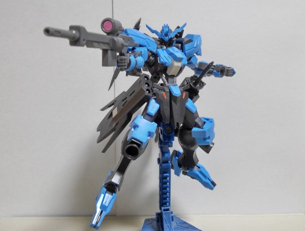 ライフル
近～遠距離まで使用できる汎用性の高い射撃兵装。ギャラルホルンの開発部門が製造した試作兵装をヴィダール用に調整したもの。