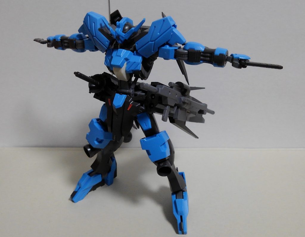 ハンドガン
フロントスカートに格納する近距離用射撃兵装。