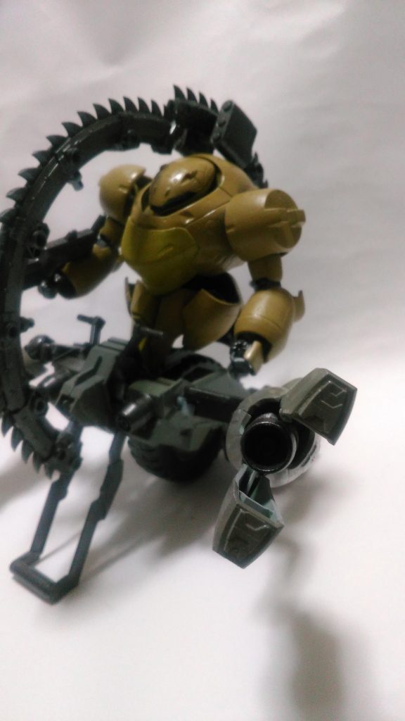 アームはマンロディの足を採用しています
ちなみにアームは画像の通り展開可能です