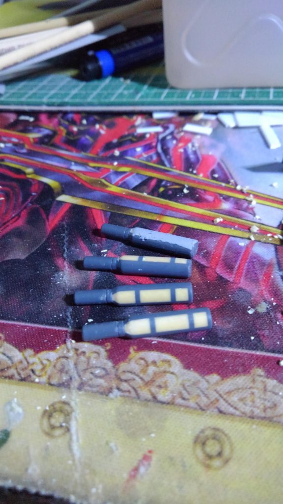 切り出して穴が気になったんです…。
武器類は説明書をしっかり読まないことが多くてこんなことに(^^;