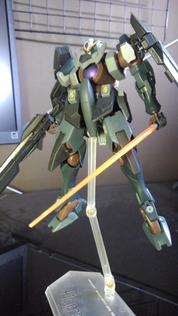 やっぱりジンクスは浮いてる方がカッコいいです。
ベースを持っていなくて、figmaのベースに乗ってるだけなので不安定です(^^;