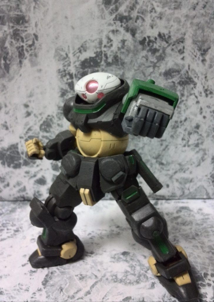 強烈なパンチを繰り出します