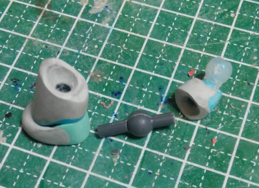 ヒザの関節だ。
関節パーツだけ売ってるなんて地球ってのはまったく便利な星だぜ。