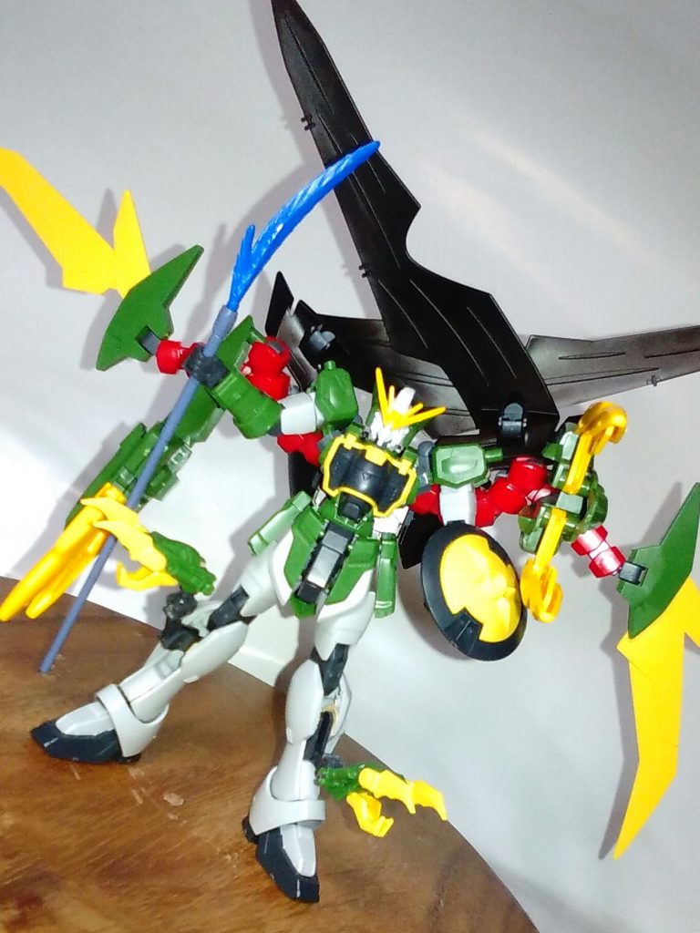 ジーエンアルトロンをベースに、ジエンドガンダムのマントと、ナタクのドラゴンハングを付け、シェンロンのビームグレイブを持たせたもの。