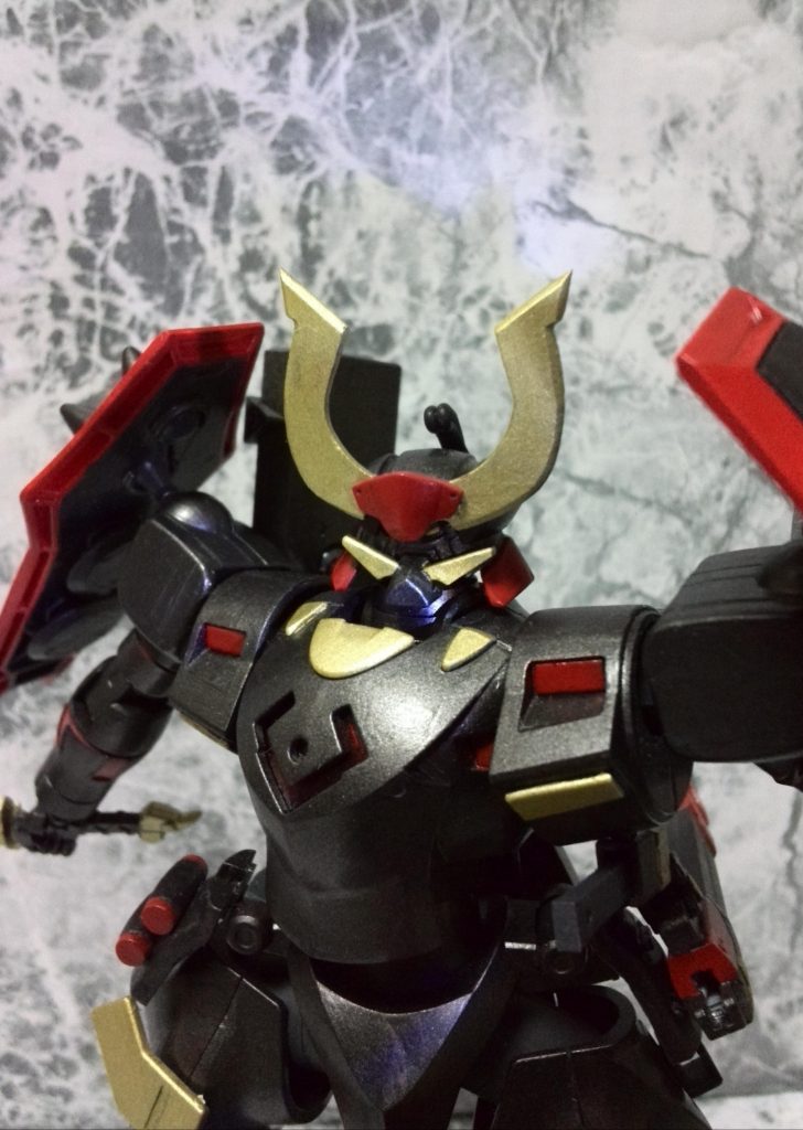 額当てと後頭部の角を加工して、将軍らしい兜に